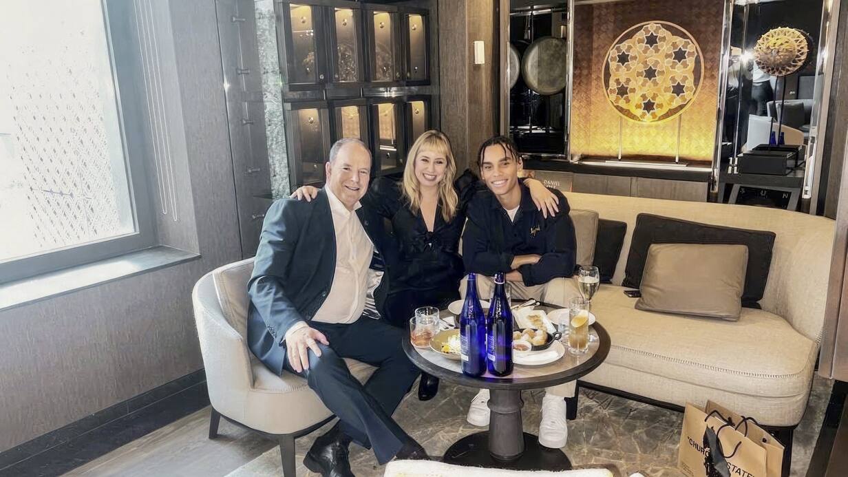 Les deux aînés d’Albert II de Monaco, Jazmin Grace Grimaldi et Alexandre Grimaldi-Coste, nés hors mariage, avec leur père en novembre 2022 à New York