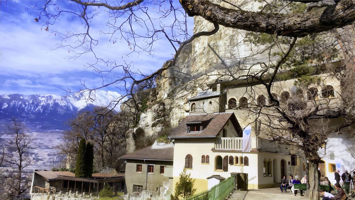 L'ermitage de Longeborgne, au-dessus du village de Bramois, en Valais.