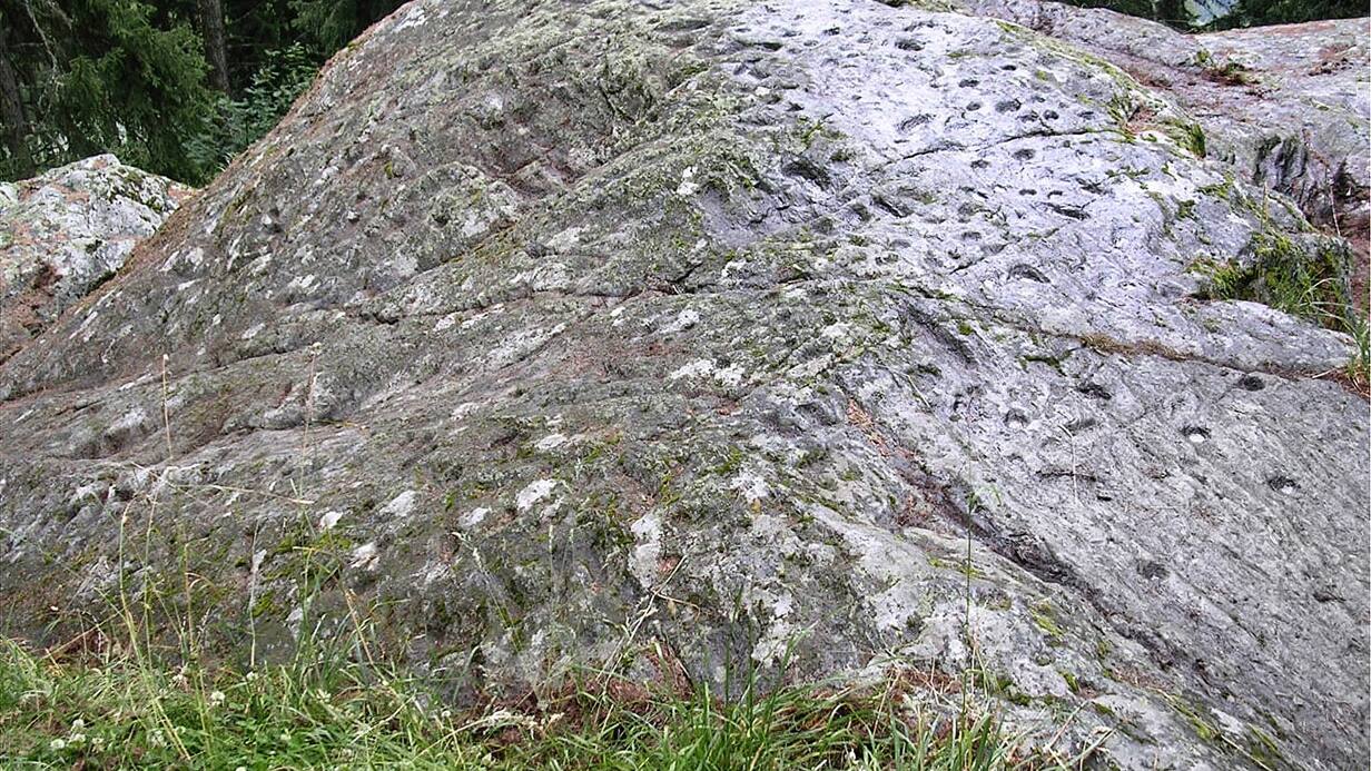 La Pierre des sauvages sur les hauteurs de Saint-Luc.