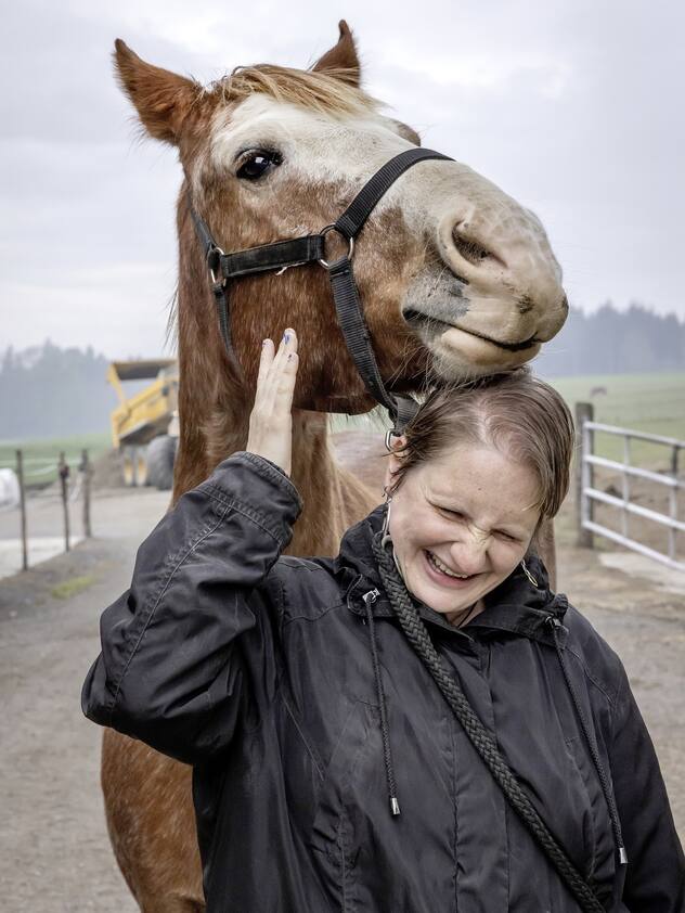 Emilie et son cheval Horus, reportage équithérapie