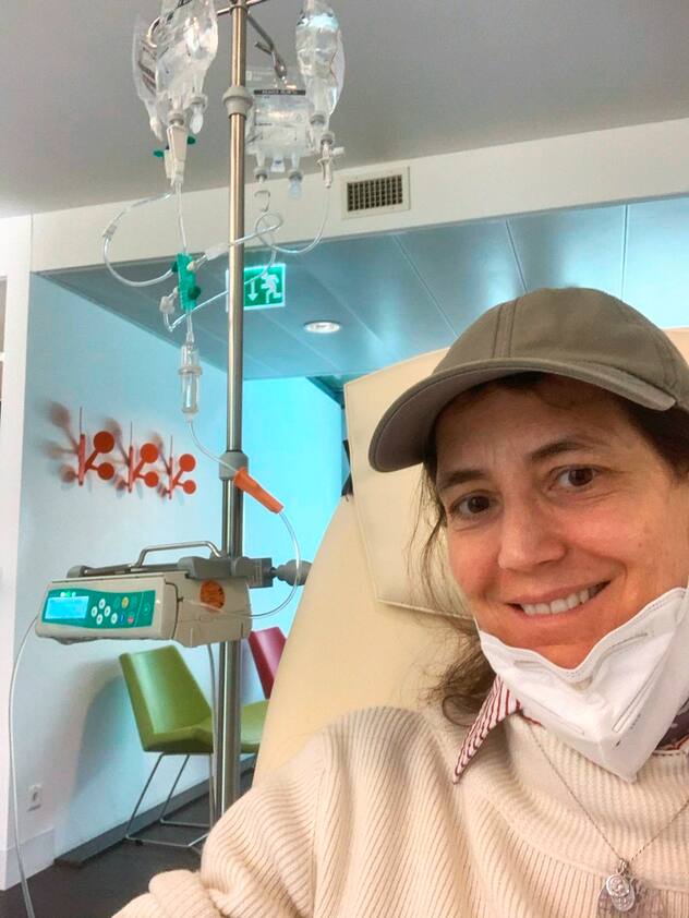 Delphine Lubomirski-Eggly, fondatrice de Healing Joy, lors d'une séance de chimiothérapie