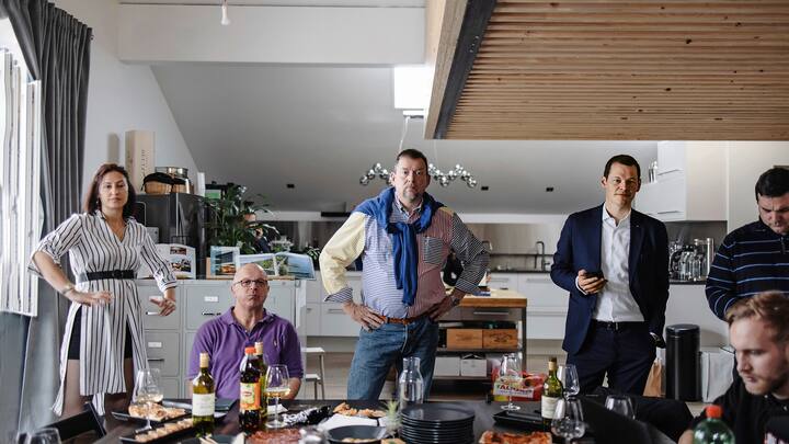 GenÃ¨ve, Suisse, 07 mars 2021. Carouge, Maudet passe l'aprÃ¨s-midi avec son Ã©quipe de campagne. Â© Niels Ackermann / Lundi13 Maudet en campagne