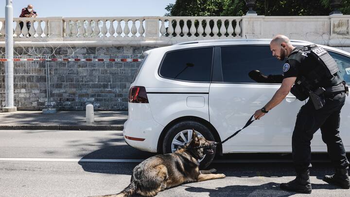 GenÃ¨ve, 11 juin 2021. DÃ©monstration du travail des chiens policier. Visite pour la presse du Parc de la Grange et de sa Villa qui accueillera la rencontre entre Joe Biden et Vladimir Poutine. Â© Niels Ackermann / Lundi13