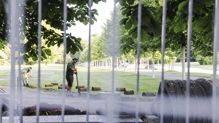 GenÃ¨ve, 11 juin 2021. PrÃ©paratifs pour le Sommet de GenÃ¨ve. La protection civile genevoise installe des barbelÃ©s sur tout le pourtour du parc de la Grange puis celui des eaux vives. Â© Niels Ackermann / Lundi13