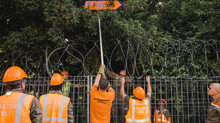 GenÃ¨ve, 11 juin 2021. PrÃ©paratifs pour le Sommet de GenÃ¨ve. La protection civile genevoise installe des barbelÃ©s sur tout le pourtour du parc de la Grange puis celui des eaux vives. Â© Niels Ackermann / Lundi13