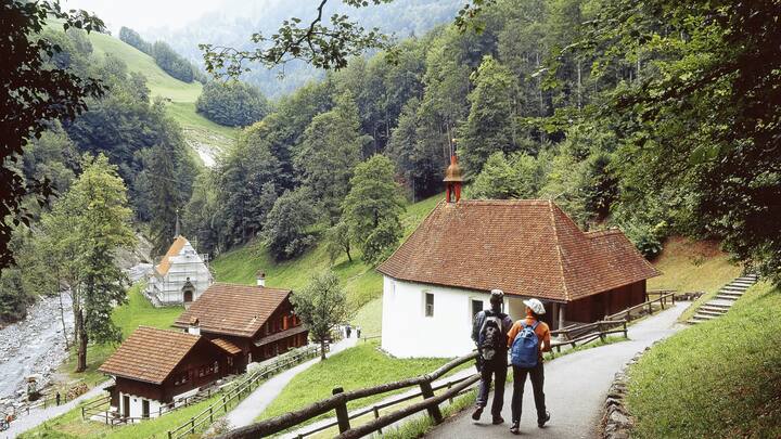 La chapelle supérieure du Ranft adossée à l’ermitage de Frère Nicolas.