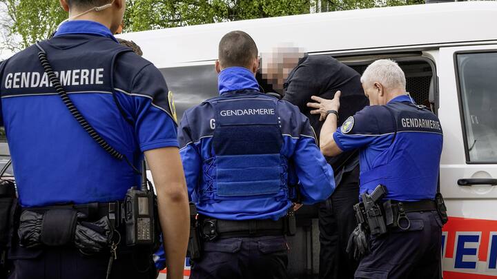 le faux thérapeute allant à son procès