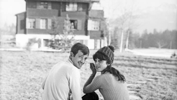 FAR5383588 Canton Vallese (Suisse), 03/01/1964 Jean-Paul Belmondo on holiday in Valais with his wife Elodie Constantin, 1964 (b/w photo); it is possible that some works by this artist may be protected by third party rights in some territories. Photos: Bridgeman ImagesÂ 