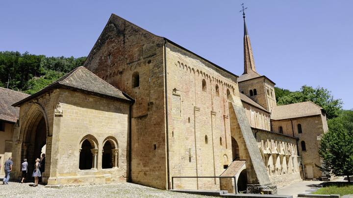 L’ancienne abbatiale de Romainmôtier, aujourd’hui temple protestant.