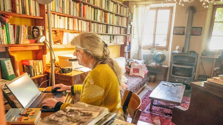 Anouk Hutmacher, socialiste, raconte dans un livre son histoire d'amour atypique avec Marc Piccand qui vote UDC