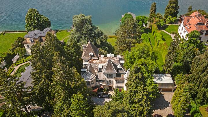 Vue générale de la villa de la chanteuse et artiste de scène Tina Turner à Kuesnacht, en Suisse, le jeudi 25 mai 2023.