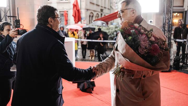 élections à Genève - Mauro Poggia et Carlo Sommaruga se saluent
