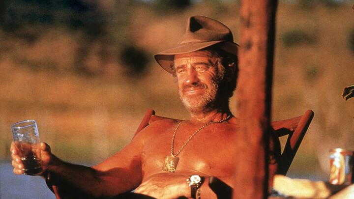 Jean-Paul Belmondo sur le tournage du film "ItinÃ©raire d'un enfant gÃ¢tÃ©". 1988 File Photo - French actor Jean-Paul Belmondo