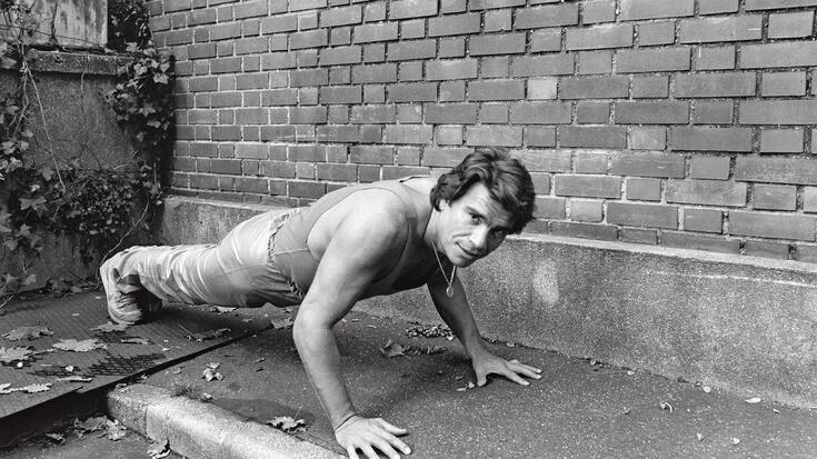 Businessman, entrepreneur, and actor Bernard Tapie does pushups outside his home. (Photo by Peter Turnley/Corbis/VCG via Getty Images) HD BERNARD TAPIE