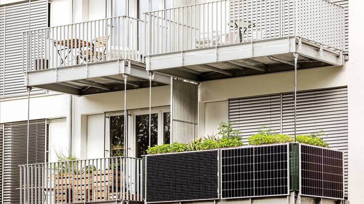Panneaux solaires sur un balcon