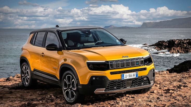 Le tout nouvel Avenger a beau être le plus petit modèle de la gamme, Jeep innove en matière de design, d’intérieur et de propulsion électrique avec une puissance de charge de 100 kW.