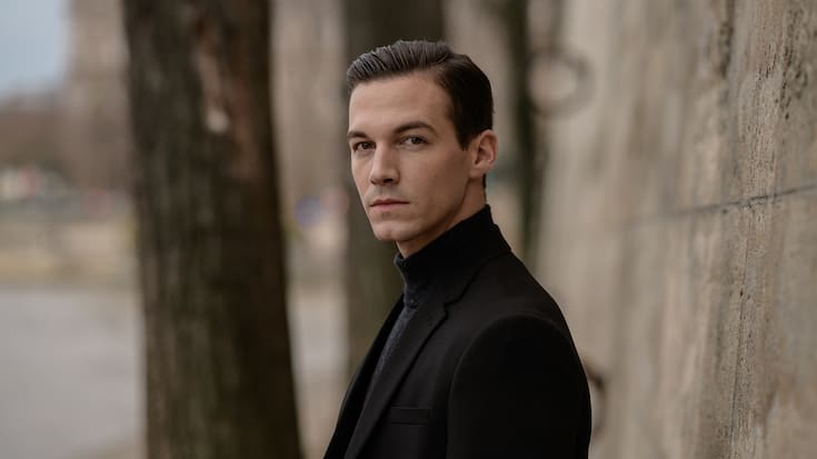 Kévin Germanier, créateur de mode éco-responsable et néanmoins ultra glamour d'origine valaisanne. Paris, 17 et 18 décembre 2019. Sur les quais de Seine