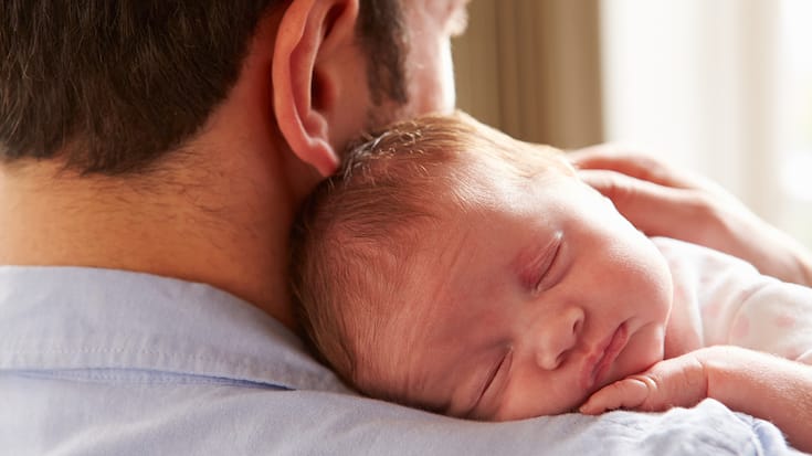 Un père et son nouveau-né