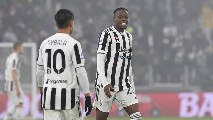 Denis Zakaria au club Juventus FC avec Dybala