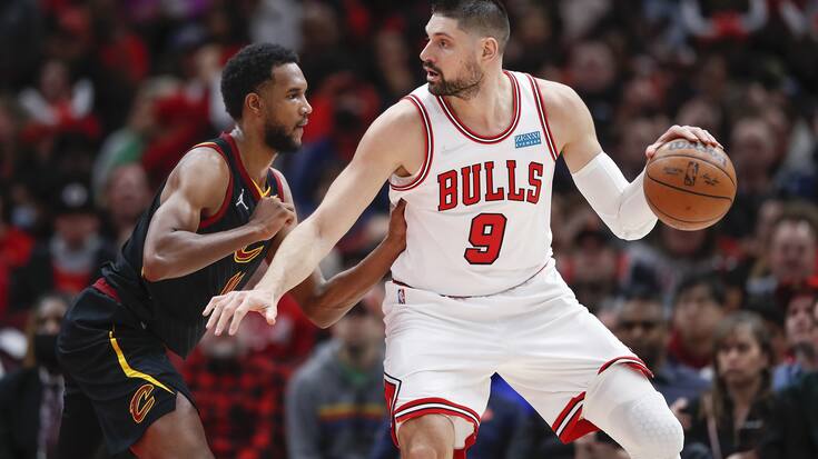 Chicago Bulls center Nikola Vucevic, right, is defended by Cleveland Cavaliers center Evan Mobley, left, during the first half of an NBA basketball game, Saturday, March 12, 2022, in Chicago. (AP Photo/Kamil Krzaczynski)
