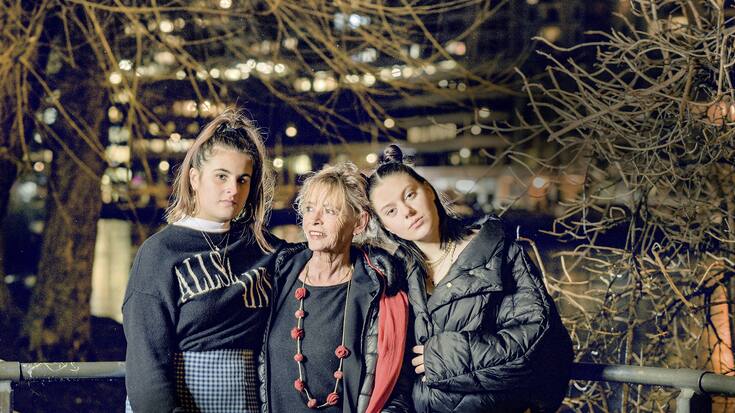 Equipe du film La Mif.  (Les 3 comédiennes: Claudia Grob ( assistante sociale ), les ados Charlies Aredy ( Jupe à carreaux ) et Anaïs Uldry ( couettes en boule ) et le réalisateur Fred Baillif ( barbu ) 