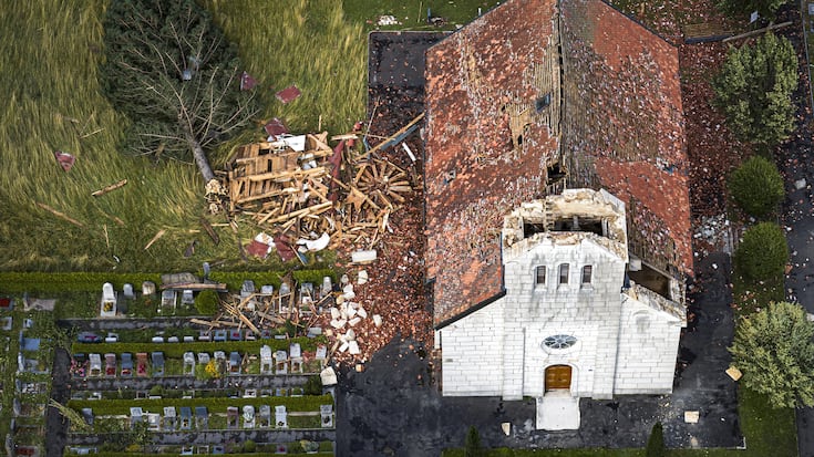 Le temple des Eplatures, au Crêt-du-Locle, vu du ciel. 