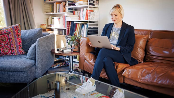 La journaliste Elisabeth Logean le mercredi 8 novembre 2023 chez elle à Genève