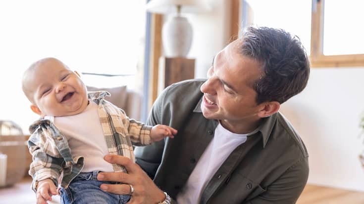 Carlo Janka fait des câlins à son fils Lio, 6 mois