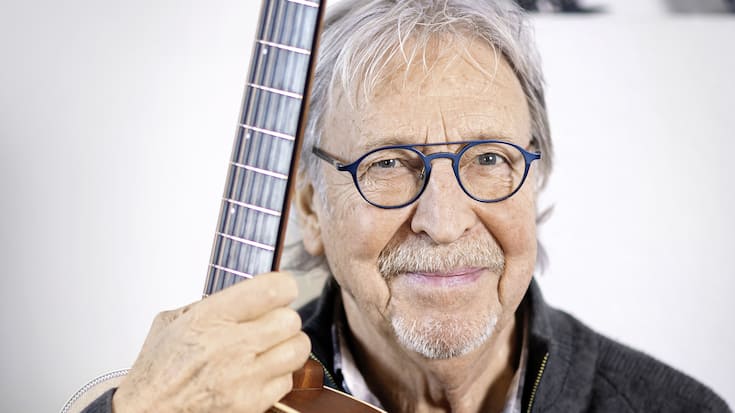 Le chanteur Henri DÃ¨s pose dans sa maison Ã  lâoccasion de la sortie de son nouvel album pour adulte Â«Â AutrementÂ Â», le vendredi 4 mars 2022 Ã  Lonay. (Â© Gabriel Monnet/LâillustrÃ©)