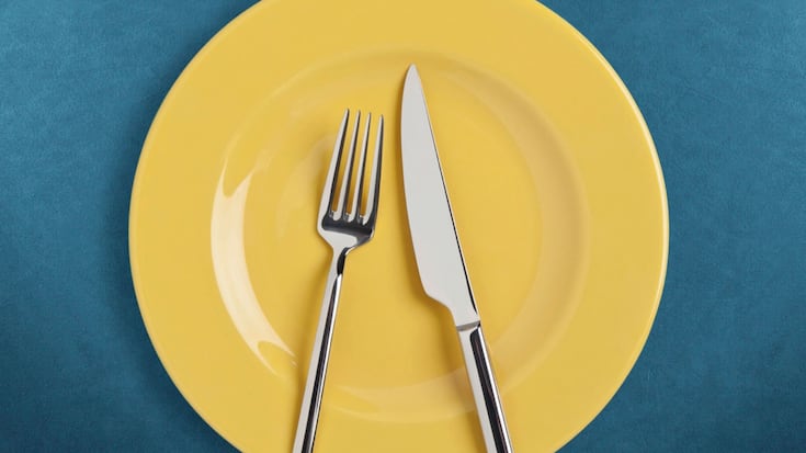 Une assiette vide.