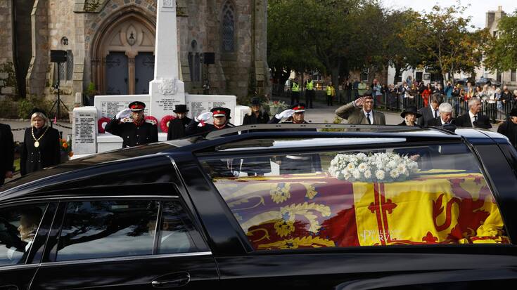 Le cercueil de la reine Elizabeth II est transféré de Balmoral à Édimbourg.