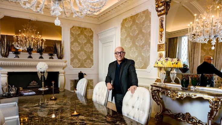 L'entrepreneur Stefano Artioli dans le salon du Palazzo Albertolli à Lugano