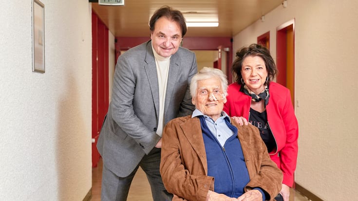 6 novembre 2023, Christian Constantin, la docteure Hannelore Luy et Léonard Gianadda à l'hôpital de Sion