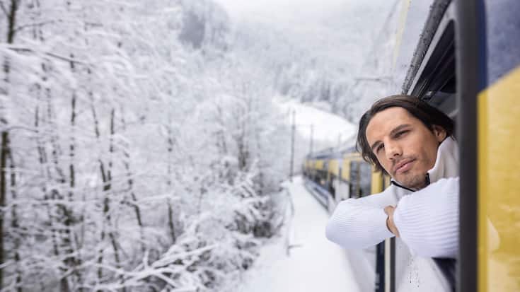 Le joueur de football Yann Sommer lors d'un trajet en train entre Interlaken et le Jungfraujoch