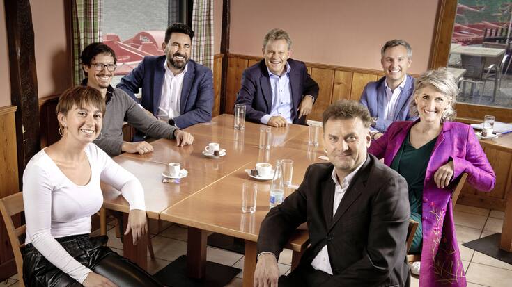 Stammtisch Ã  Champex lac, Valais,restaurant Le Cabanon. de gÃ d: Line Dorsaz,viticultrice SÃ©bastien Olesen Palp festival StÃ©phane Benoit Godet,red en chef IllustrÃ© Iwan Willisch UBS (directeur rÃ©gional UBS Valais) Denis Libouton,Directeur Marketing et Communication dâune multinationale Christelle Besse,Organisatrice Thomas VeraguthÂ  UBS (responsable CIO Swiss & Global Real Estate Strategy dâUBS Switzerland) d'events