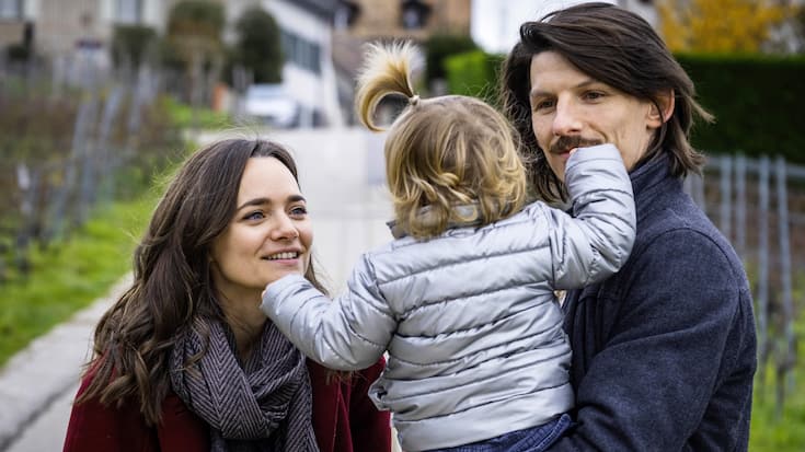 Alizé Oswald et Xavier Michel (le duo Aliose) avec leur petite Aïcéa.