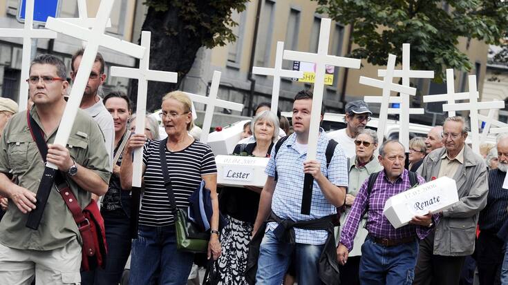 Des opposants à l'avortement manifestent sur l'Helvetiaplatz de Zurich,