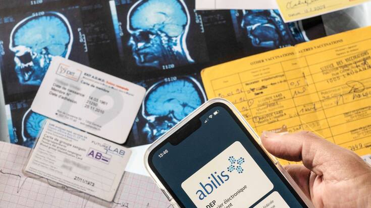 Des huit fournisseurs de DEP certifiés (les «communautés de référence»), seul Abilis a jusquʼà présent développé une app pour smartphone, qui permet un accès facilité à son dossier sans devoir utiliser un ordinateur. 