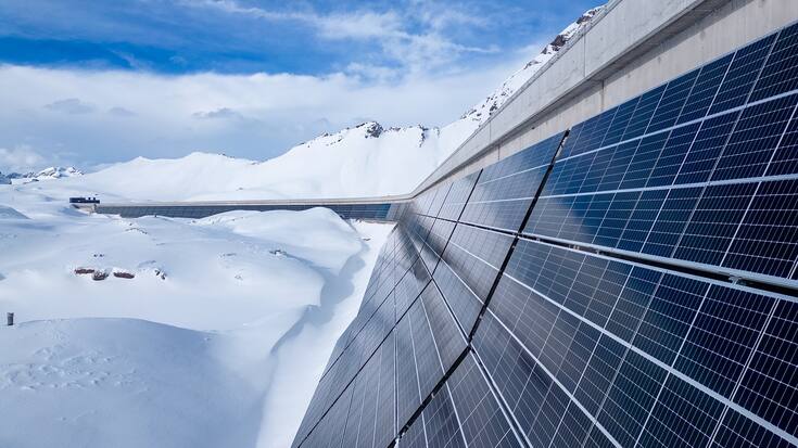 La plus grande installation solaire alpine de Suisse: le barrage de Muttsee, dans le canton de Glaris.