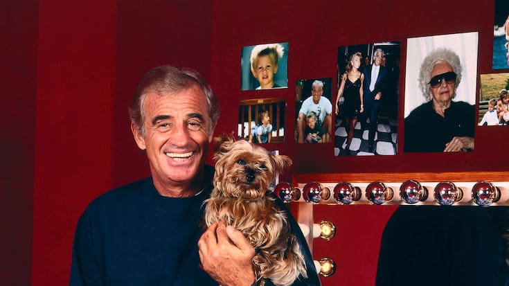 Pour la premiÃ¨re fois, il joue une piÃ¨ce de Feydeau : son rÃªve de toujours.  Trois ans aprÃ¨s "Cyrano", Belmondo revient au thÃ©Ã¢tre dans "Tailleur pour Dames". Portrait dans sa loge avec son chien MaÃ¯a.  (FOTO: DUKAS/LE FIGARO) Zusammenstellung: Jean-Paul Belmondo wird am 9. April 2013 80 Jahre alt