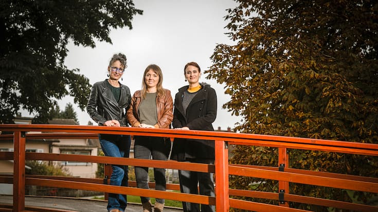 Liliane Favarger, Yaëlle Frei et la réalisatrice Margarita Fugger-Heesen du documentaire «Dignity, de l’ombre à la lumière»