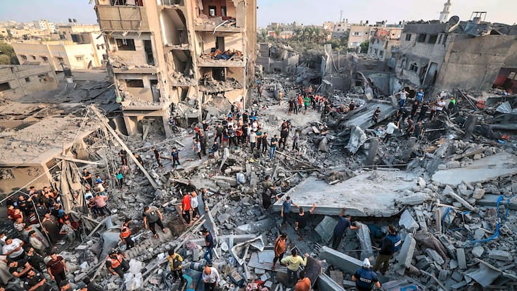 <p>5 novembre 2023. Une frappe israélienne a touché le camp de réfugiés d’Al-Maghazi, au centre de Gaza. Selon le Ministère de la santé de la bande de Gaza, administrée par le Hamas, 45 personnes ont été tuées.</p>