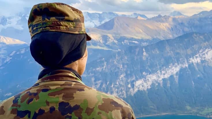 FEmme armée suisse