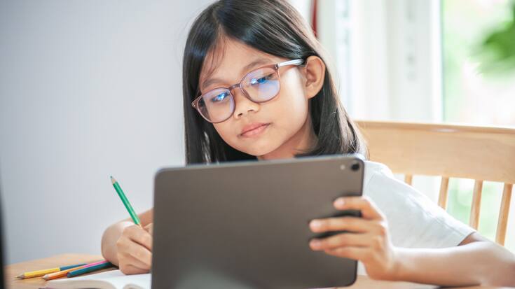 Famille et écrans pour les enfants: comment prévenir la myopie