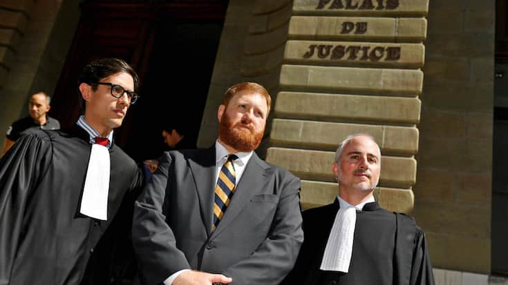 Erwin Sperisen entouré de ses avocats, Me Giorgio Campá (à g.) et Me Florian Baier (à dr.), qui le défendent depuis le début de l’affaire