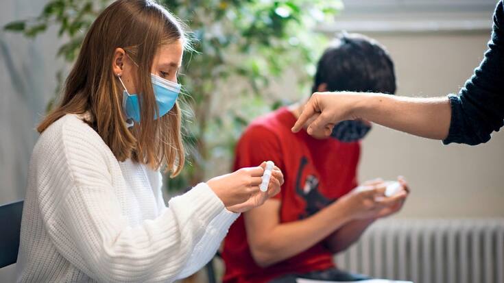 SCHWEIZ CORONAVIRUS TEST SCHULE