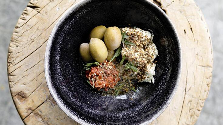 Labneh avec shatta, zataar et olives
