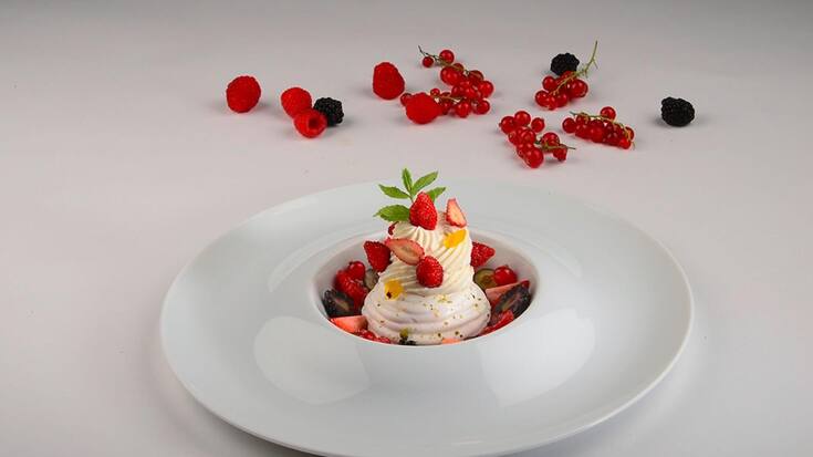 La pavlova aux petits fruits des bois