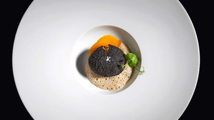 Œuf de ferme, duxelles de bolets et moka
