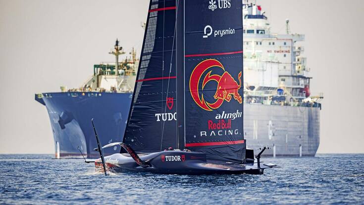 Le Boat One, construit à Ecublens (VD), a été mis à l’eau à Barcelone en avril dernier. A bord, quatre navigateurs et quatre «cyclistes» pour fournir l’énergie nécessaire aux manœuvres et aux réglages.